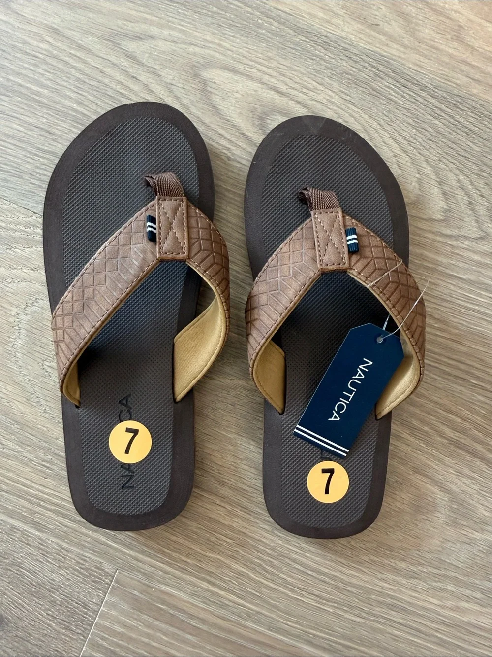Nautica Men’s/boys Brown Flip Flop Sandals NWT size 7